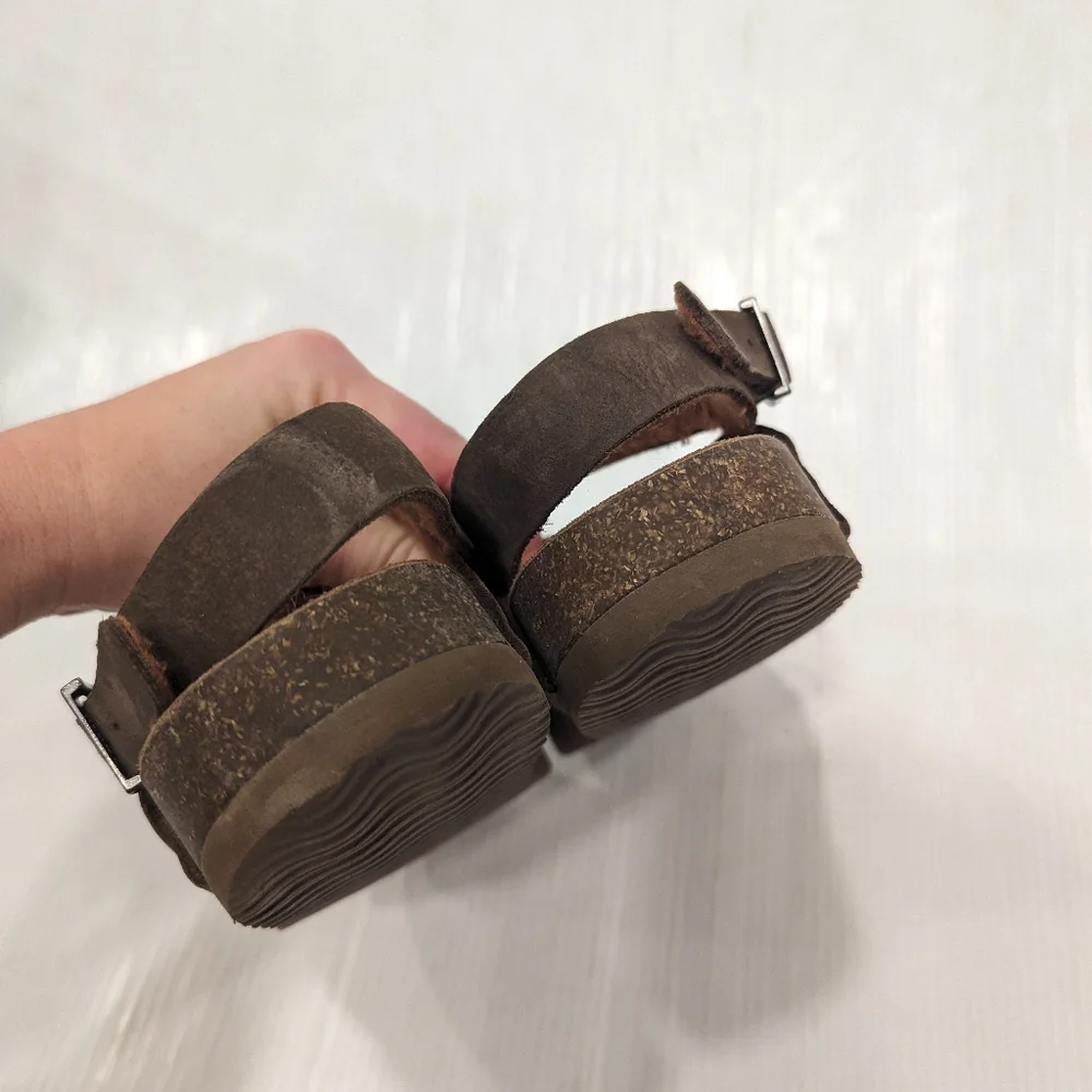 EASTLAND women's strappy brown leather sandals size 11